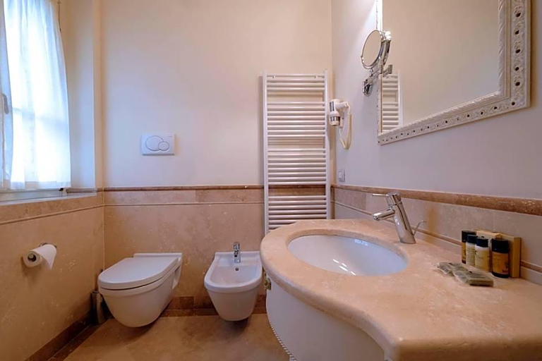 Bathroom 5, Coconut Lagoon - CGH Earth, Kottayam