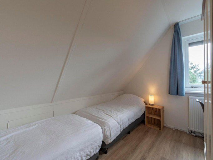 Bedroom 2, Duynopgangh 16 villa for 8-guests behind dunes, Den Helder