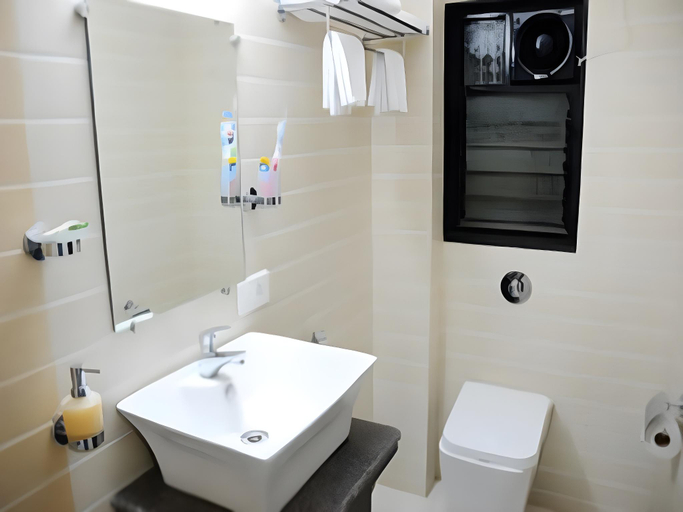 Bathroom 3, Suresh Inn, Pune