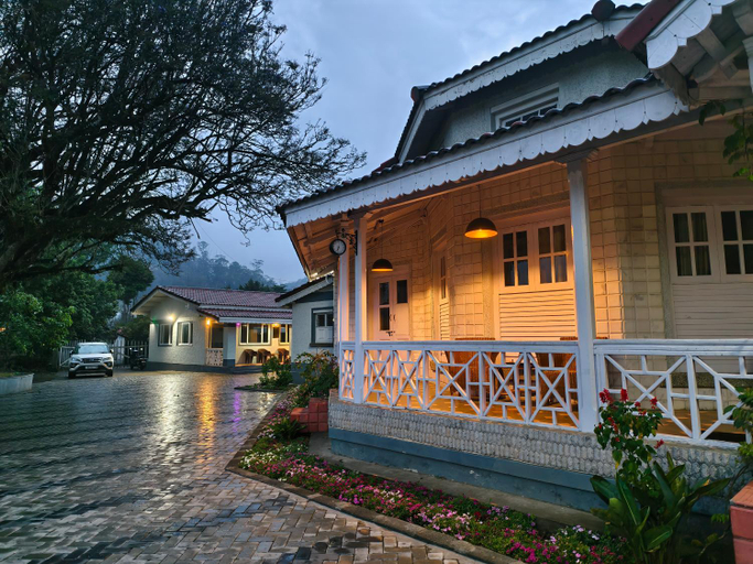 Exterior & Views
