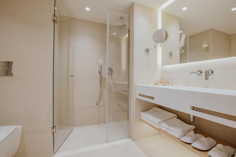 Bathroom 5, Golden Coast Beach Hotel