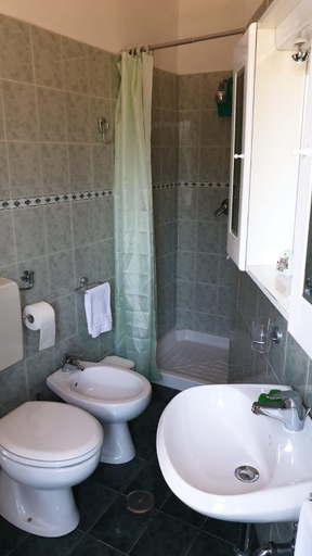 Others 2, Ohana B&B, Latina
