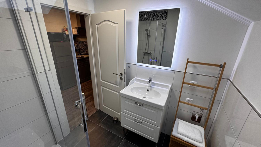 Bathroom 4, Apartment A&A, Villach Land