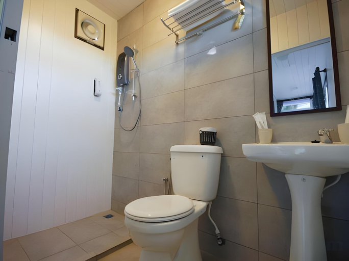 Bathroom 3, Sipadan Palm Resort 绿野仙棕度假村, Semporna