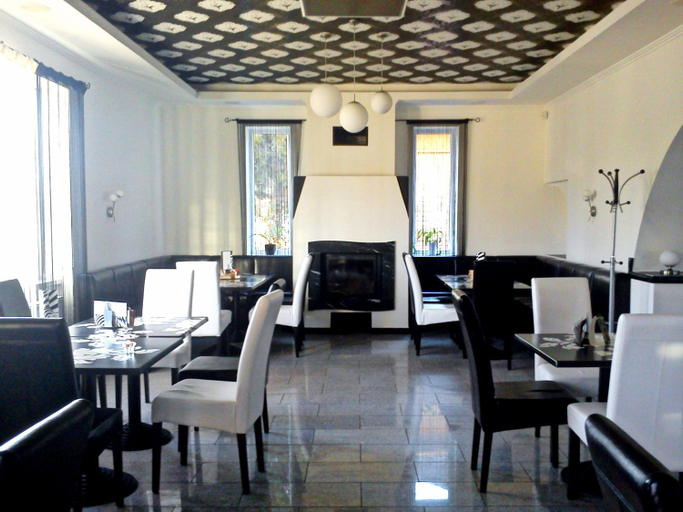 Food & Drinks 3, OP-ART Etterem es Panzio, Monor