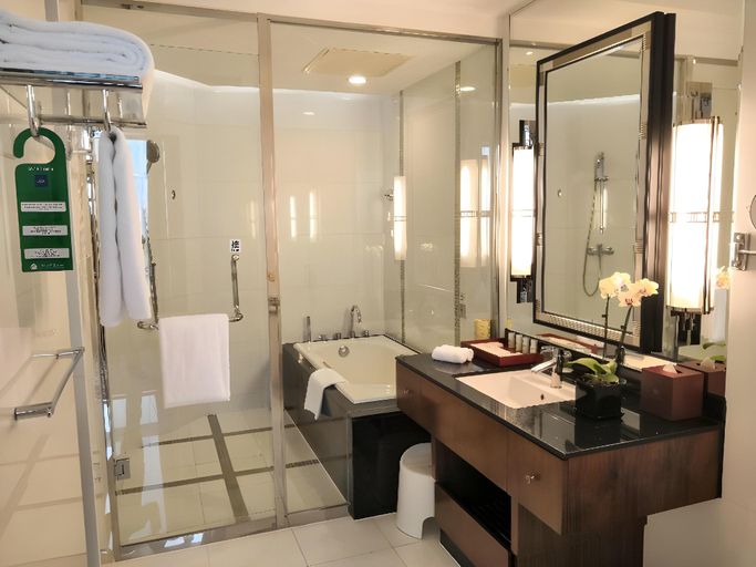 Bathroom 5, Grand Soluxe Zhongyou Hotel, Shanghai