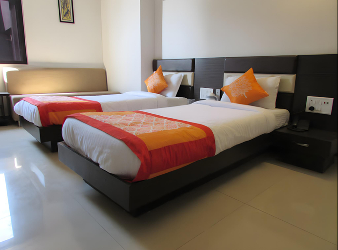 Hotel Skyland, Ahmadabad