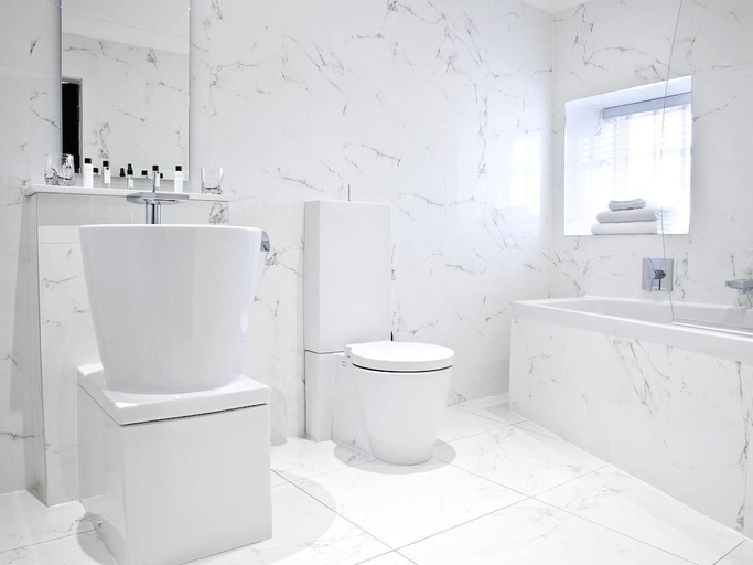 Bathroom 3, Hotel Colessio, Stirling