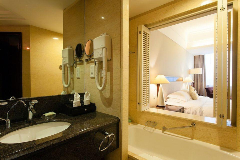 Bathroom, Haikou Tianyou Hotel (West Coast Holiday Beach), Haikou