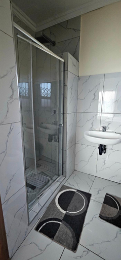 Bathroom 3, Adante Lodge, O.R.Tambo