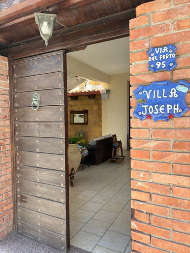 Others 4, Villa Joseph, Syracuse