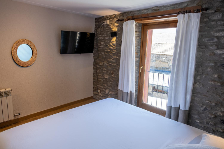 Bedroom 2, Cal Marrufes, Girona
