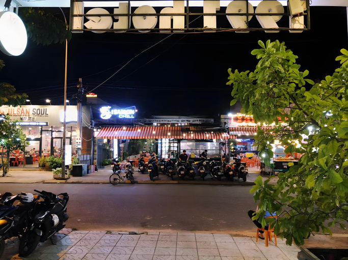 Others 5, 1991 Hotel Phan Thiet, Phan Thiết