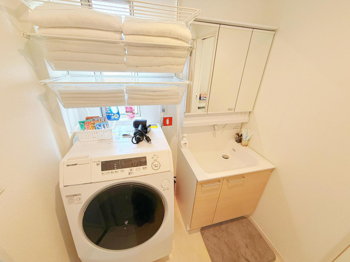 Others 5, 吉屋, Adachi