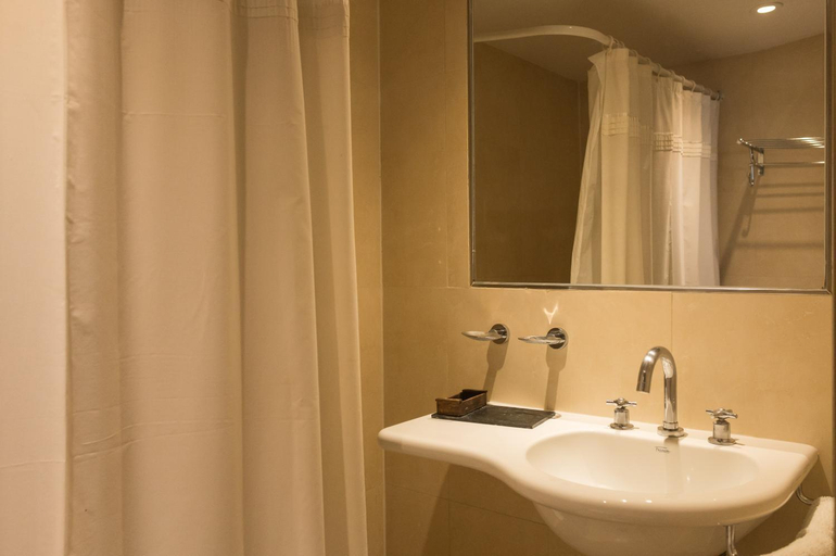 Bathroom 5, Premium Tower Suites, Capital
