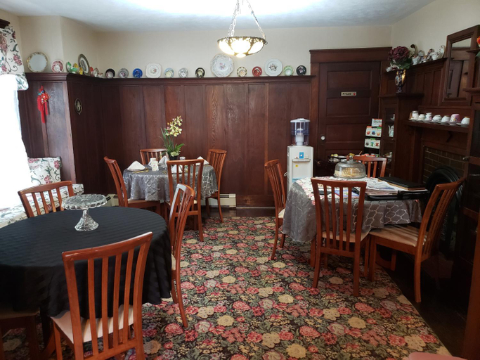 Food & Drinks 4, Colonial Charm Inn, Queens