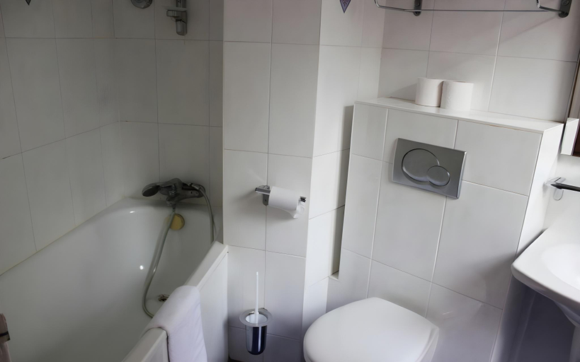 Bathroom 4, Metropol Hotel, Paris