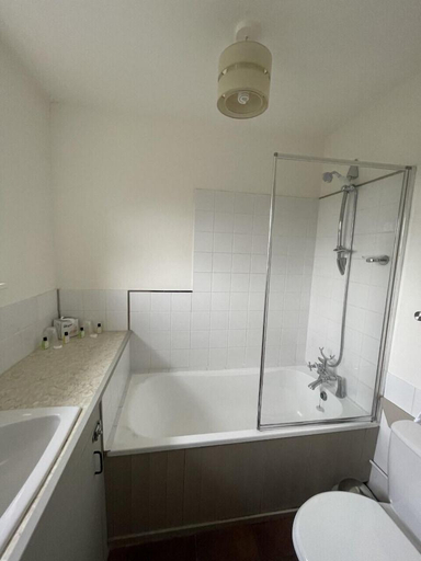 Bathroom 4, Playden Oast Hotel, East Sussex
