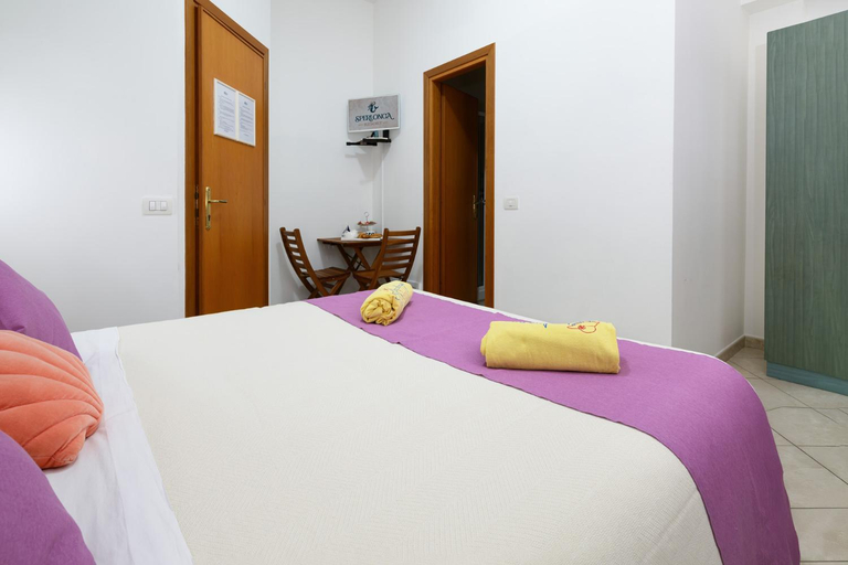 Bedroom 2, Glicine room Sperlongaresort, Latina