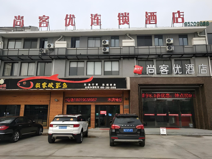 Exterior & Views