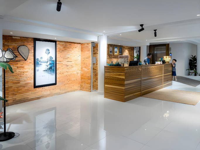 Public Area 2, Montagne Boutique, Kampot