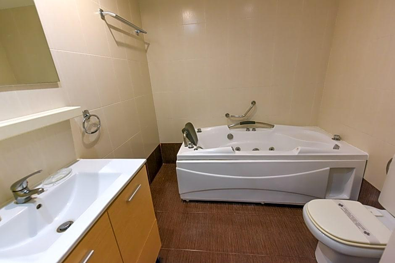 Bathroom 4, Samos City Hotel, North Aegean