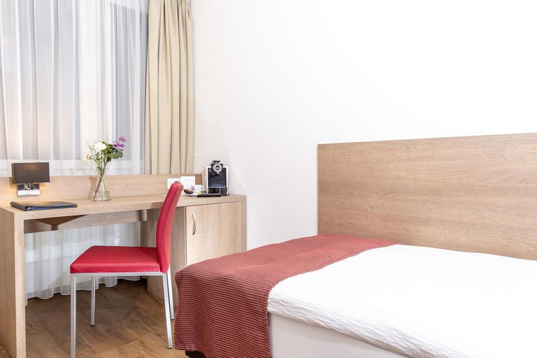 Bedroom 3, Hotel Alexander, Basel