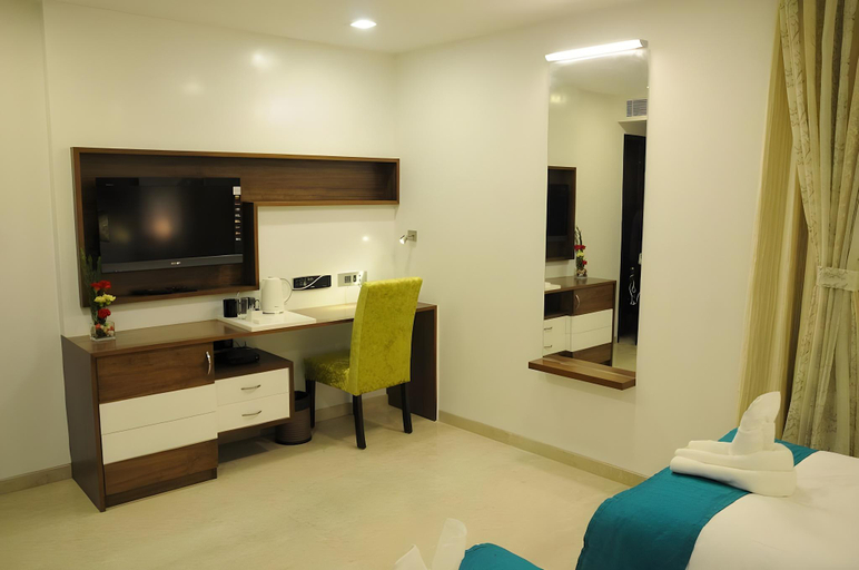 Bedroom 3, La Woods Hotel - Close to LIC Building, Chennai
