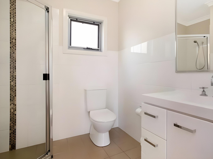 Bathroom 3, Bluegum Executive Apartments, Newcastle - Outer West