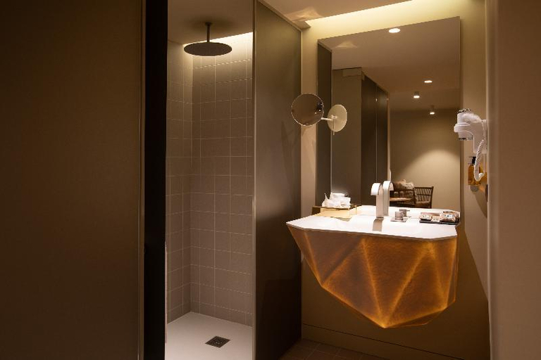 Bathroom 5, Zenite Boutique Hotel & Spa, Angra do Heroísmo