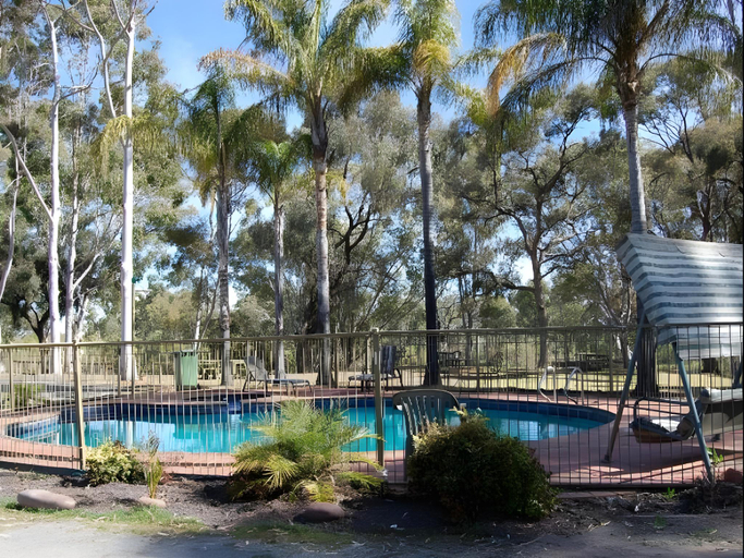 Sport & Beauty 4, Two Rivers Motel, Wentworth