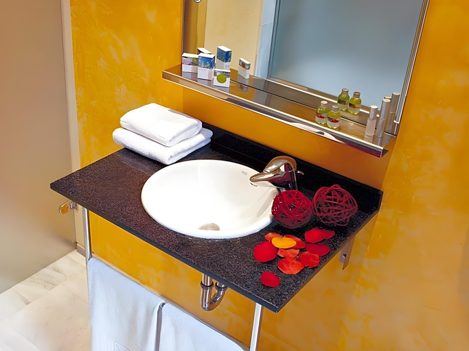 Bathroom 4, Hotel Serhs Carlit, Barcelona