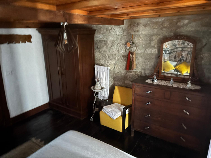 Bedroom 3, Albergue Rectoral de Romean, Lugo