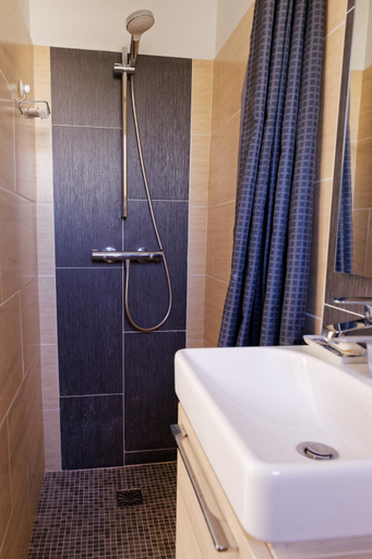 Bathroom 4, Les Tournelles, Paris