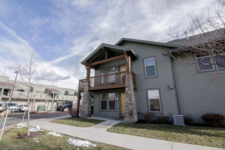 Others 5, Fox Pointe at Redstone, Summit