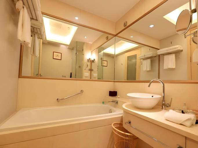Bathroom 2, Golden Mountain International Hotel, Yantai