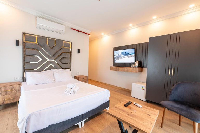 Bedroom 3, Highway 34 Hotel, Basaksehir