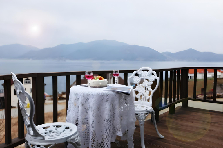 Others 3, Sea under the sky, Namhae