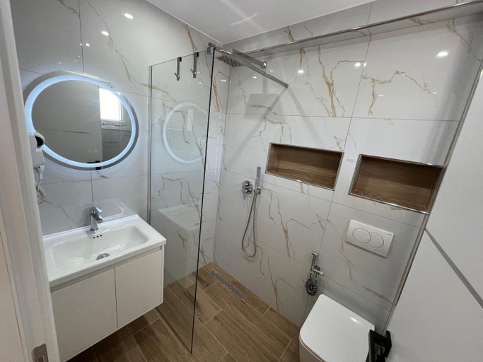 Bathroom 2, Guesthouse Butrinti, Sarandës