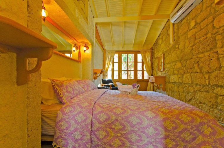 Bedroom 4, Lilyum Alaçatı Taş Ev, Çeşme