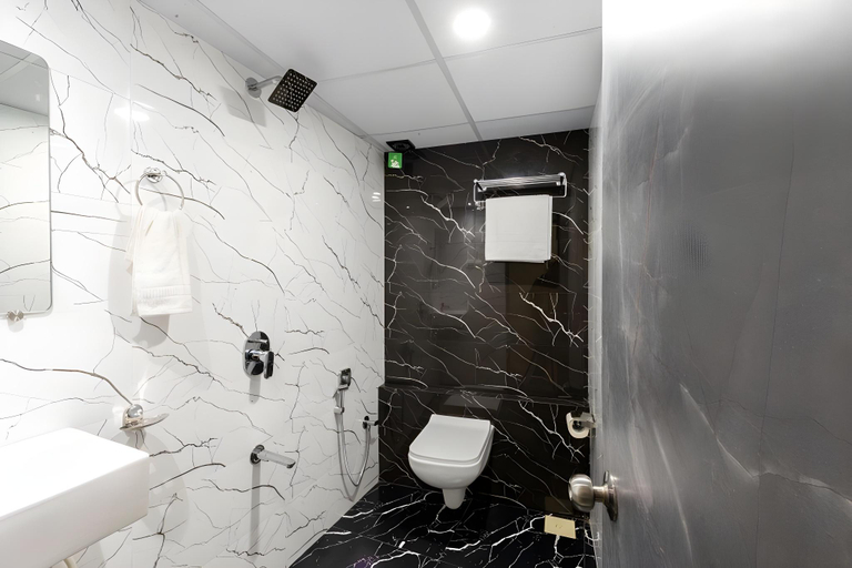 Bathroom 4, Hotel BKC Annex, Mumbai Suburban