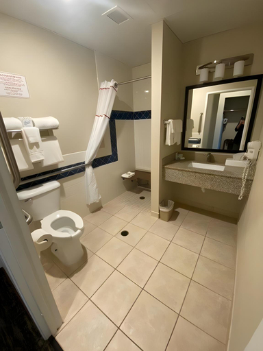 Bathroom 5, Cobblestone Suites – Oshkosh, Winnebago