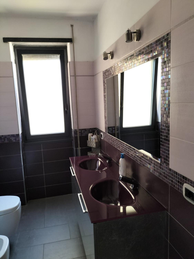 Bathroom 5, Vittoria House, Rome