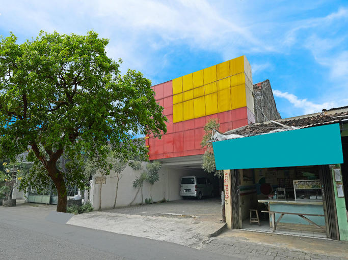 Exterior & Views 1, OYO 91453 Hotel Srikandi Gejayan, Sleman