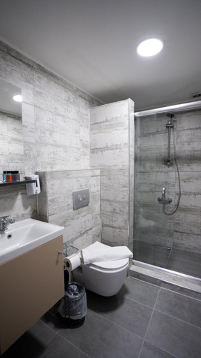 Bathroom 4, La Fortuna Hotel, Beyoğlu