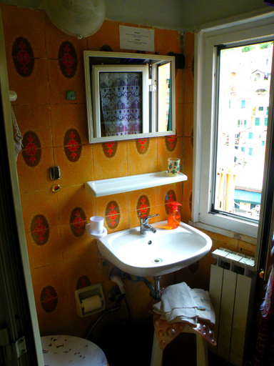 Bathroom 3, Alessandro Carro Affittacamere, La Spezia