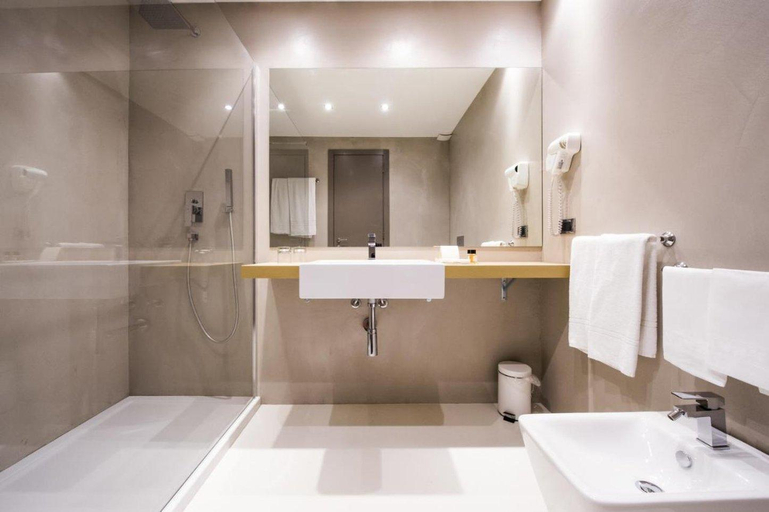 Bathroom 4, B&B HOTEL Trapani Crystal, Trapani