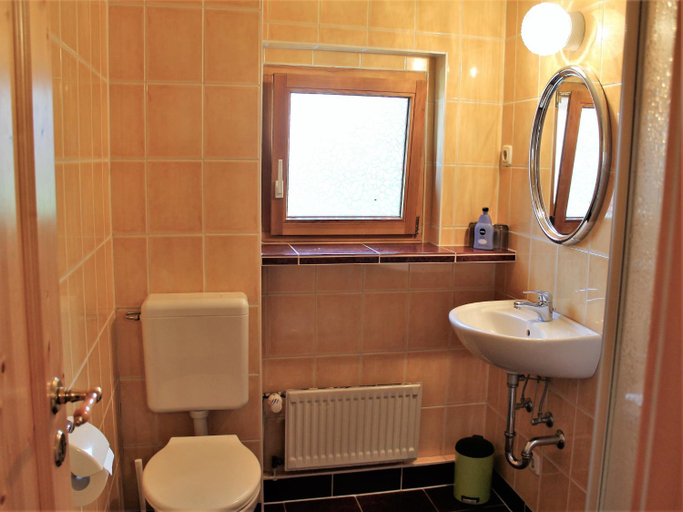 Bathroom 3, Klutz Garden Apartment, Nordwestmecklenburg