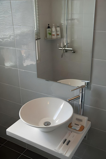Bathroom 4, Grid1398 Pension, Namhae