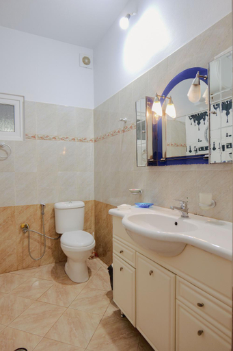 Bathroom 3, Apartments Gentian Oruci, Sarandës
